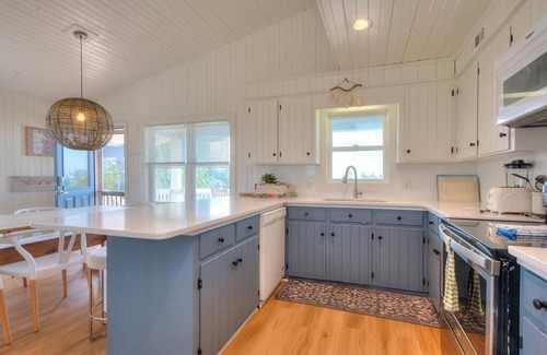 Holden Beach House | 4BR/2BA Home - 2nd Row, Intracoastal & Ocean Views, Holden Beach, Sleeps 9