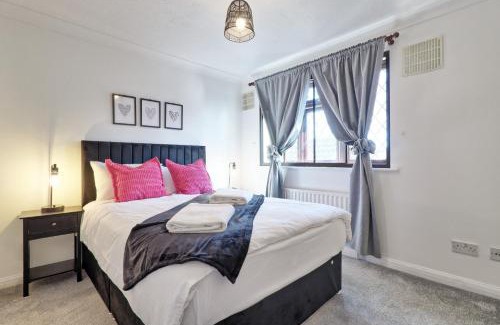 Rivenhall House | 4br 2bath House With Free Parking In Rivenhall