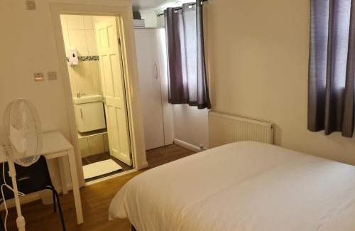 East Walworth House | 4Br-2Ensuite-10minCentralLondon-Sleeps11-Parking
