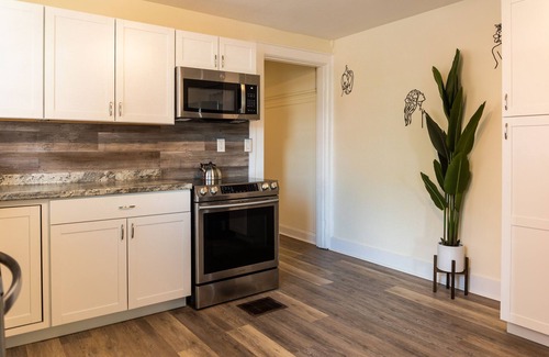 Shelby Park House | 4Br Beautifully remodeled historic Victorian home.