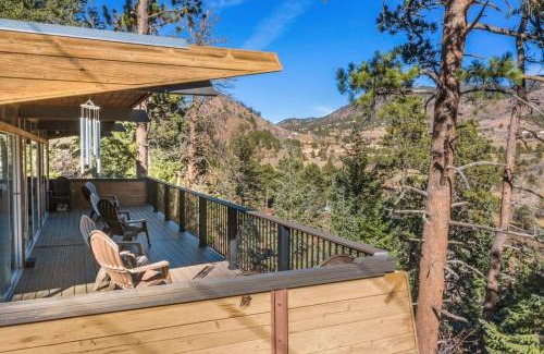 Cascade-Chipita Park House | 4BR Cabin Mountain Views with Fireplace