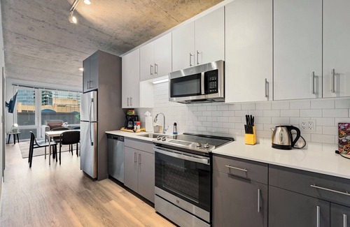 River North Hotel | 4BR Corporate Suite Central and Modern