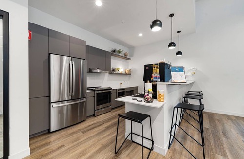 River North Hotel | 4BR Corporate Suite Central and Modern