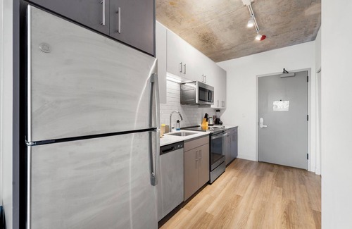 River North Hotel | 4BR Corporate Suite Central and Modern
