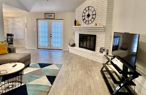 Universal City House | 4BR Fully Furnished Corporate Home Winter Specials