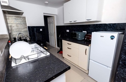 Wolverhampton House | 4BR House Near City & Stadium
