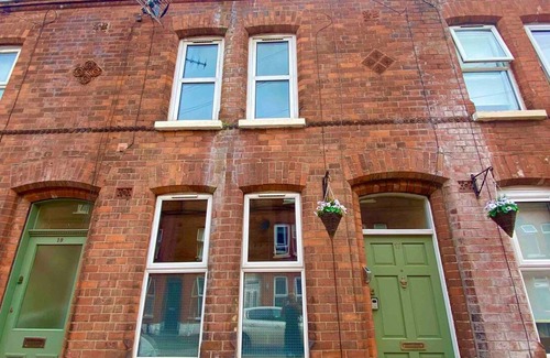 Belfast House | 4BR House Popular Ravenhill Road