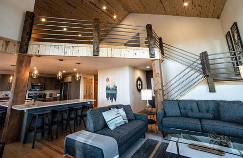 Lead Ski Chalet | 4BR Little Hope Chalet at Terry Peak with Hot Tub!