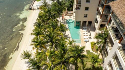 Isla Mujeres Apartment | 4BR Luxury Beachfront Apt w/Heated Pool