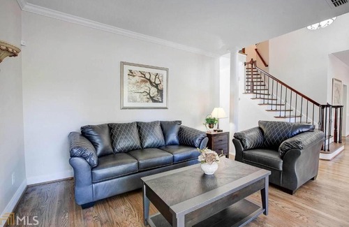 Jonesboro House | 4BR Luxury Estate On The Green w/ Deck & Parking