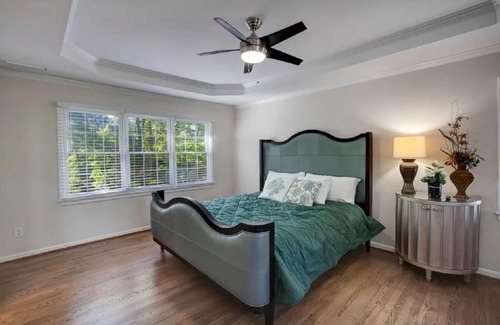Jonesboro House | 4BR Luxury Estate On The Green w/ Deck & Parking