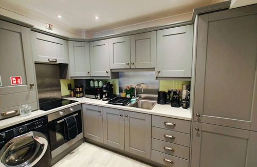 Ormeau House | 4BR Modern Ormeau House