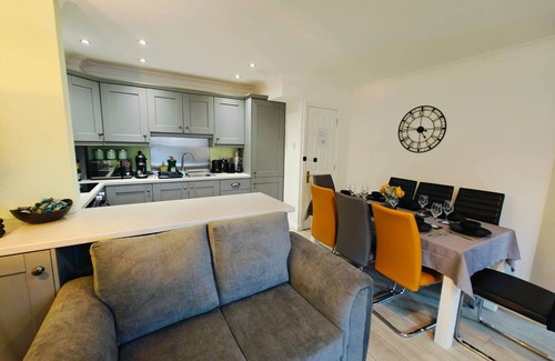 Ormeau House | 4BR Modern Ormeau House