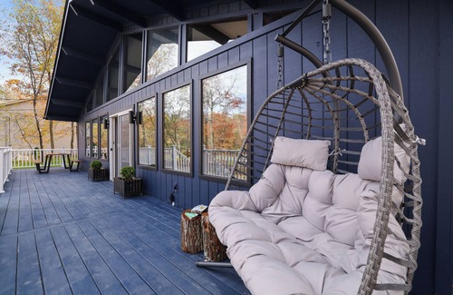 Long Pond Ski Chalet | 4min to Lake, 8min to Kalahari, Firepit, Fire table, Gas Grill, Gazebo & 300Mbps