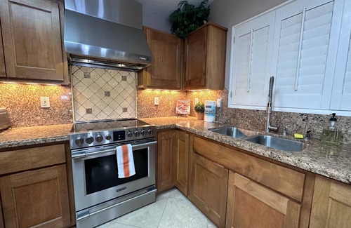 Pinnacle Hill House | 5-10 minutes to SPRING TRAINING, mountain views, steps to hiking trails