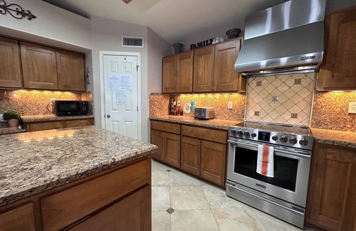 Pinnacle Hill House | 5-10 minutes to SPRING TRAINING, mountain views, steps to hiking trails