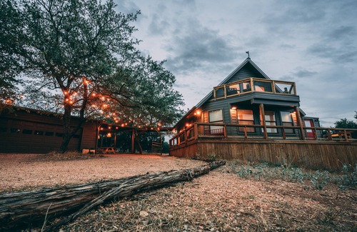 Dripping Springs House | 5 Acre. Enjoy sunset at “Bungalow" TyRosa Ranch near wineries and venues