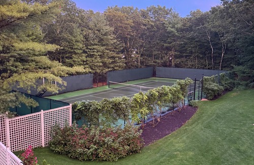 East Hampton House | 5-ACRES, SALT WATER POOL, TENNIS, BASKETBALL, 5 BEDROOM 7 BATH