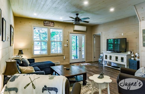 Torrance Cottage | 5 bdrm, 3 bath, Newly renovated! Lake Muskoka!