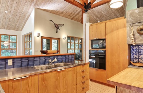 Torrance Cottage | 5 bdrm, 3 bath, Lake Muskoka, Guest Cottage! Private! Sunsets!