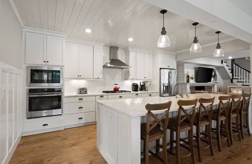 Greilickville House | 5 bed 3 bath - 10 beds - In town Traverse City with heated Pool on Cedar Lake!