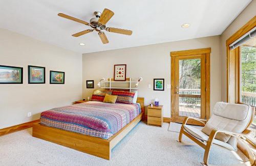Tuckasegee House | 5 Bed 4 Bath Vacation home in Tuckasegee
