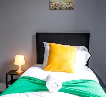 Sunderland Apartment | 5 Bed Home - Secure Parking - Contractors welcome