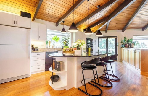 Dundee Villa | 5 Bed Private Villa in Wine Country w/Pool, Sauna, Hot Tub