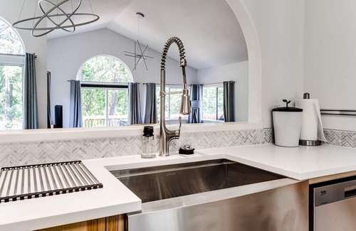 Western House | 5 bedroom/2.5 bath. Spacious Home in a Charming Neighborhood
