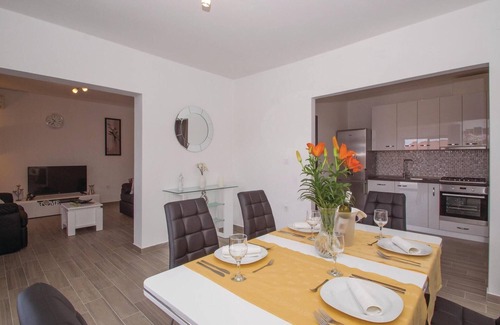 Brna House | 5 bedroom amazing home in Brna