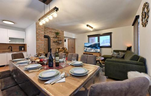 Jasenak House | 5 Bedroom Amazing Home In Jasenak