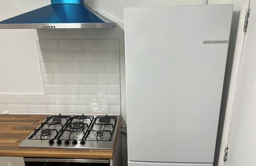 Walsall House | 5 Bedroom Cosy Bloxwich Stay - WiFi & Free Parking