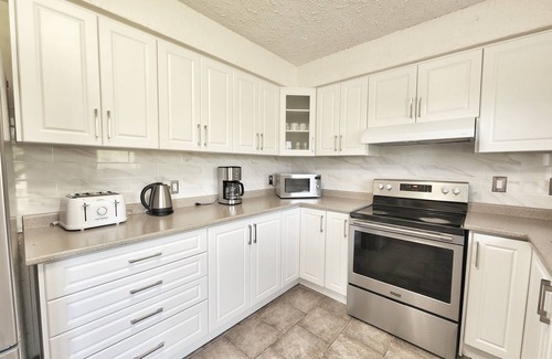 Niagara Falls House | 5 BEDROOM COUNTRY HOME- within 15min drive to the Falls, & Crystal Beach