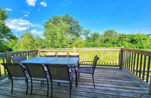 Niagara Falls House | 5 BEDROOM COUNTRY HOME- within 15min drive to the Falls, & Crystal Beach