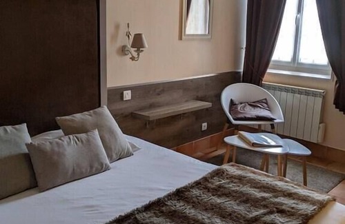 Flacey Hotel | 5 bedroom gite for 10 people, in a quiet location