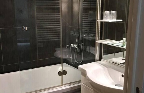 Flacey Hotel | 5 bedroom gite for 10 people, in a quiet location