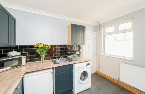 Kettering House | 5 Bedroom House For Corporate Stays in Kettering