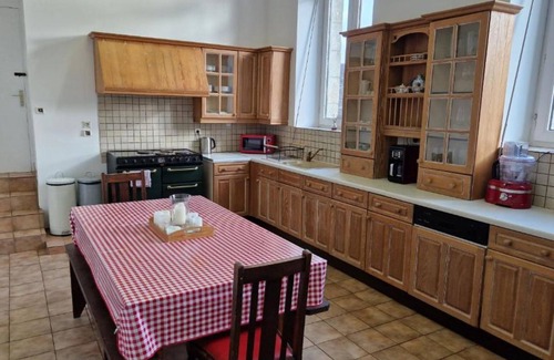 Langoelan House | 5 bedroom house with games room, garden and terracen