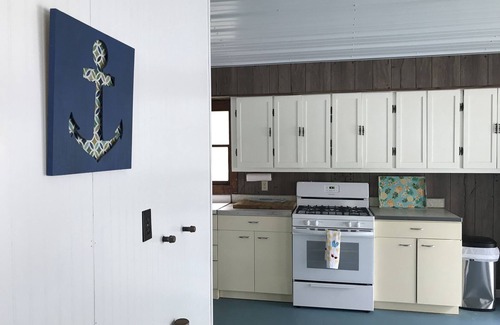 Fremont House | 5 Bedroom Lake Access House and Entertainment Bldg for Rent