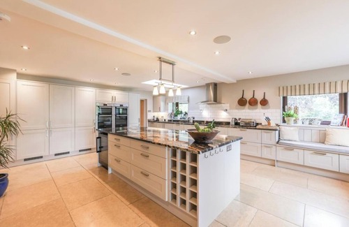 Goole House | 5 bedroom luxury retreat set in 1.3 acres of landscaped grounds with hot tub