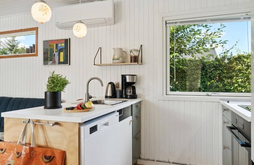 Haslevgarde House | 5 bedroom nice home in Hadsund