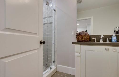 Fullerton House | 5 Bedroom plus loft room, 3 Bath home