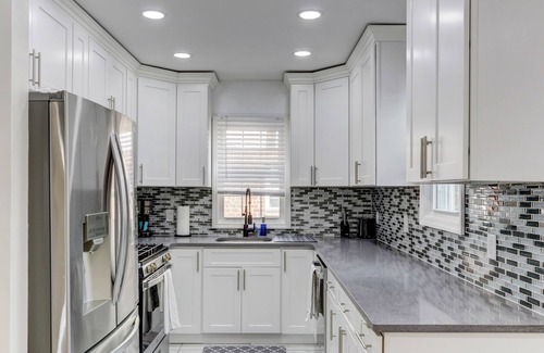 Valley Stream House | 5 Bedroom Spacious Modern Oasis/15 Minutes from JFK
