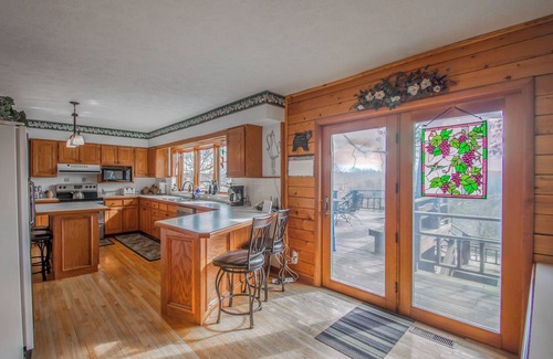 Bruno Cabin | 5-bedroom vacation home just 10 minutes from Buffalo River