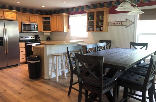 Silver Lake Cottage | 5 Bedrooms/2 baths Heated Pool,Private Beach Access & More