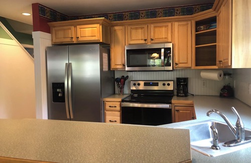 Silver Lake Cottage | 5 Bedrooms/2 baths Heated Pool,Private Beach Access & More