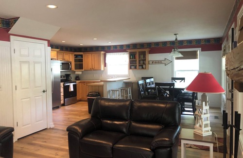 Silver Lake Cottage | 5 Bedrooms/2 baths Heated Pool,Private Beach Access & More