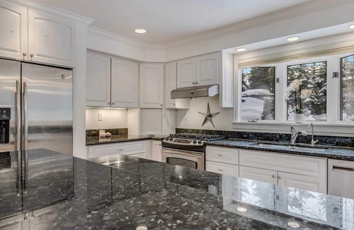 Aspen House | 5 BR Updated Aspen Home - AC!