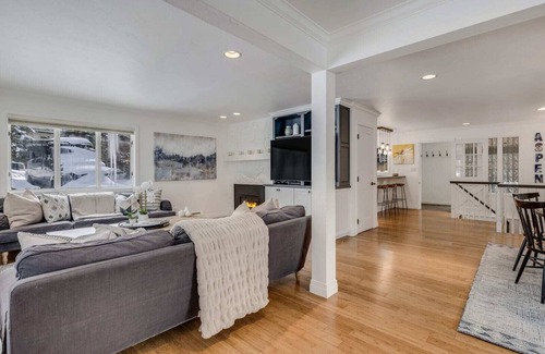 Aspen House | 5 BR Updated Aspen Home - AC!