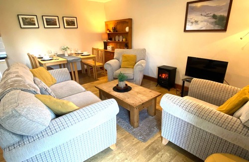 Malltraeth Cottage | 5 Glantraeth Farm Cottage, pet friendly near Malltraeth